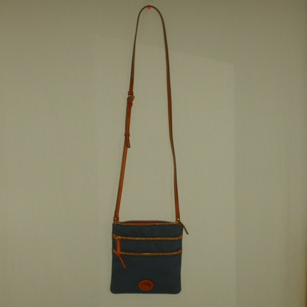 Very nice Dooney & Bourke purse crossbody - Picture 9 of 12